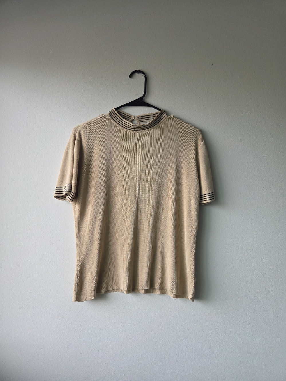 Ann Taylor 100 Silk Beige Short-Sleeve Womens Shirt with Contrast Black Trim